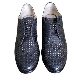 LOUISE ET CIE Leather Vintage Retro Perforated Shoes with Heel Wingtip Loafer